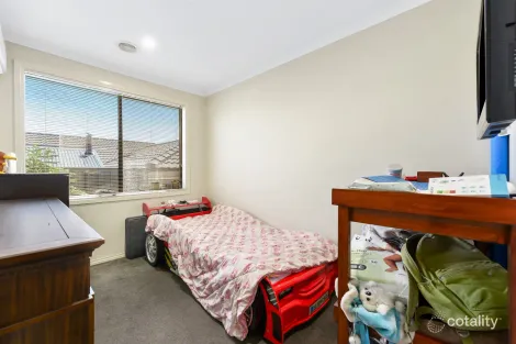 Property photo of 15 Adrian Drive Pakenham VIC 3810