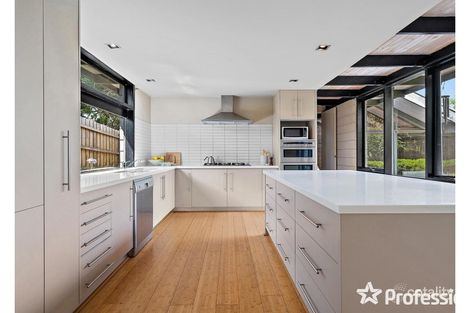 Property photo of 8 Wedderburn Crescent Mount Evelyn VIC 3796