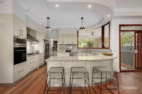 Property photo of 2 Avondale Grove Mount Waverley VIC 3149