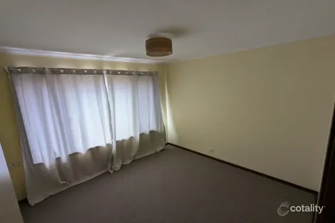 Property photo of 5 Gill Court Bundamba QLD 4304