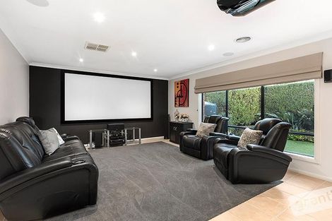 Property photo of 1 Lawton Grove Berwick VIC 3806