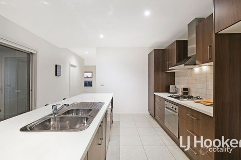 Property photo of 16 Dealbata Lane Pakenham VIC 3810