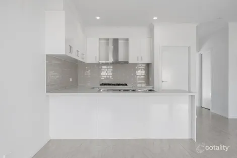 Property photo of 15 Horseshoe Parade Fraser Rise VIC 3336