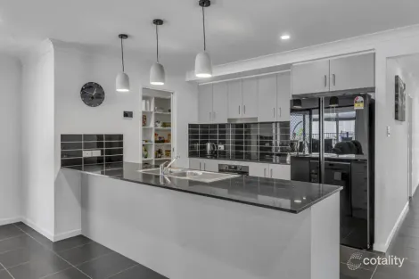 Property photo of 100 Equestrian Drive Yamanto QLD 4305
