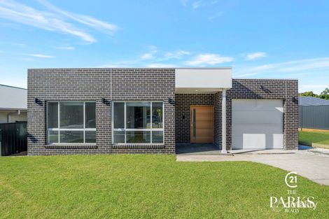 4 Cardew Cres, Bradbury, NSW 2560