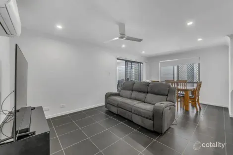 Property photo of 100 Equestrian Drive Yamanto QLD 4305