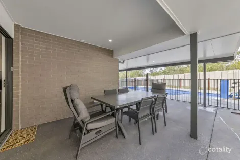 Property photo of 100 Equestrian Drive Yamanto QLD 4305