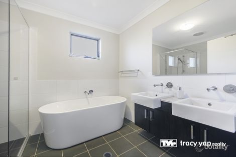 Property photo of 18 Durack Crest Norwest NSW 2153