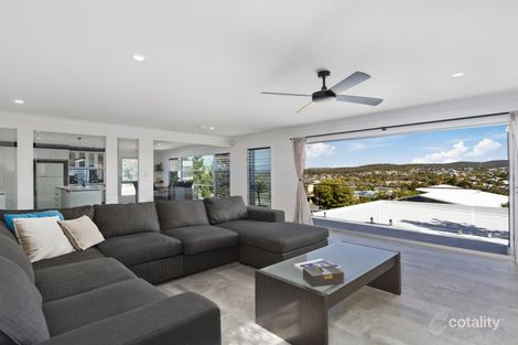 Property photo of 28 Angourie Crescent Pacific Pines QLD 4211