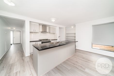 Property photo of 22 Tarakan Avenue Ashmont NSW 2650