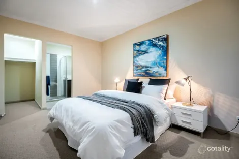 Property photo of 40 Cockatiel Circuit Craigieburn VIC 3064