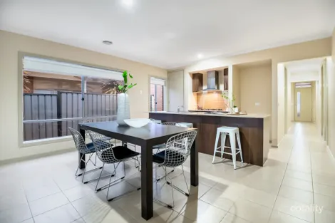 Property photo of 40 Cockatiel Circuit Craigieburn VIC 3064