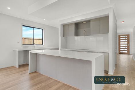 Property photo of 28 Callanish Street Truganina VIC 3029