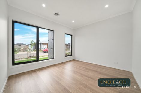 Property photo of 28 Callanish Street Truganina VIC 3029