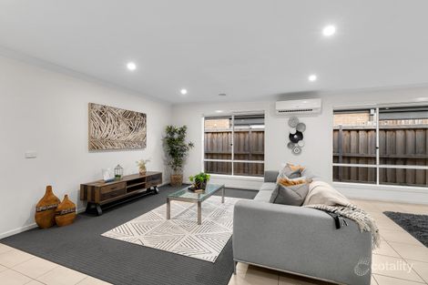 Property photo of 4 Cartwright Grove Cranbourne East VIC 3977