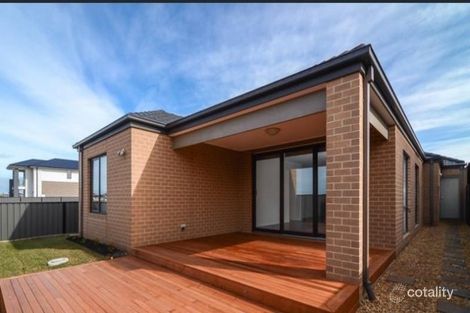 Property photo of 23 Guilfoylia Drive Cranbourne North VIC 3977