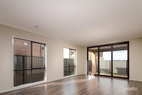 Property photo of 23 Guilfoylia Drive Cranbourne North VIC 3977