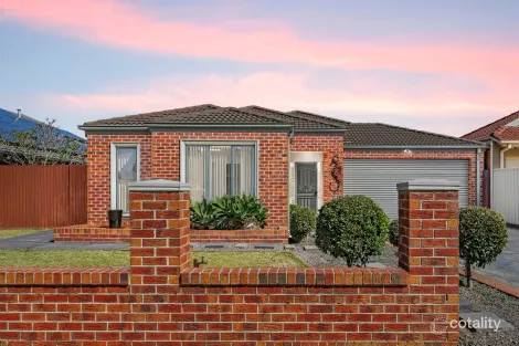 Property photo of 28 Shearwater Court Taylors Hill VIC 3037