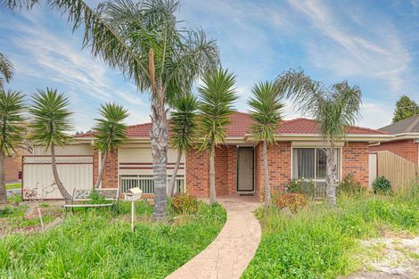 Property photo of 17 Phoenix Court Roxburgh Park VIC 3064