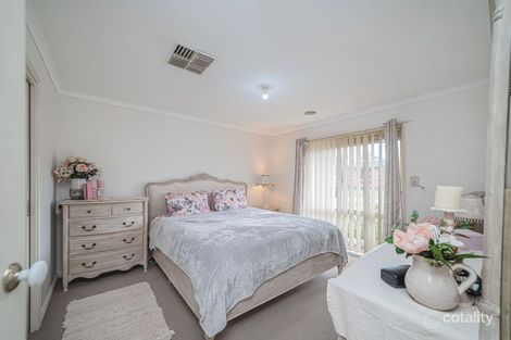 Property photo of 17 Phoenix Court Roxburgh Park VIC 3064