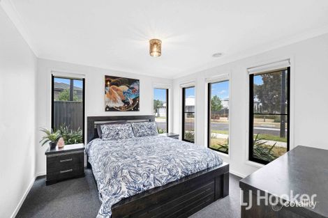 Property photo of 19 Stevenage Drive Strathtulloh VIC 3338