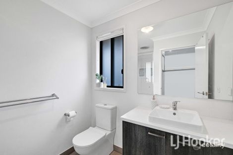 Property photo of 19 Stevenage Drive Strathtulloh VIC 3338