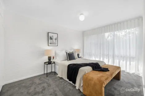 Property photo of 82 Hallen Close Phillip ACT 2606