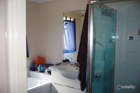 8 Lowien Cl, Kensington Grove, QLD 4341