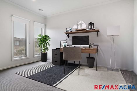 Property photo of 32 Roundhay Crescent Point Cook VIC 3030