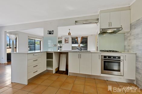 Property photo of 15 Kingsclere Avenue Keysborough VIC 3173