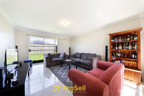 Property photo of 11 Currawong Crescent Pakenham VIC 3810
