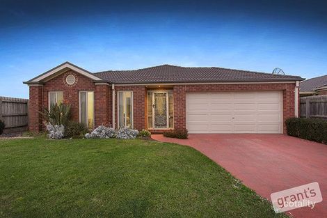 Property photo of 27 Pendulum Place Berwick VIC 3806