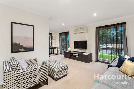 Property photo of 3 Fenech Close Mill Park VIC 3082