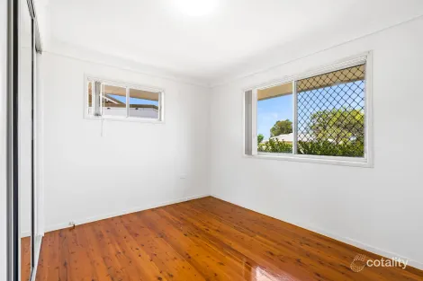 Property photo of 22 Bryan Street Darling Heights QLD 4350