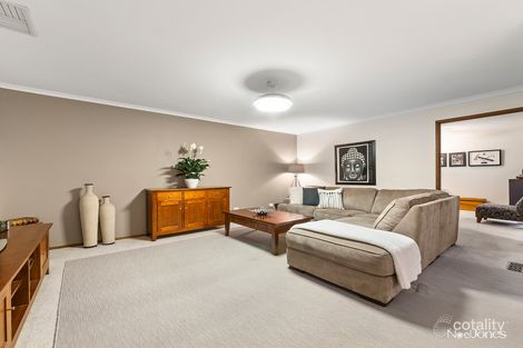 Property photo of 18 Landsdale Crescent Wantirna South VIC 3152