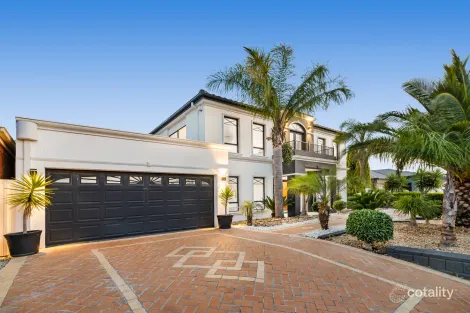 18 Cambridge Cres, Taylors Lakes, VIC 3038