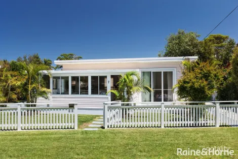 Property photo of 7 Rackham Crescent Burrill Lake NSW 2539