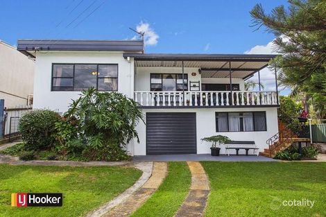 10 Arnold Cres, Lake Heights, NSW 2502