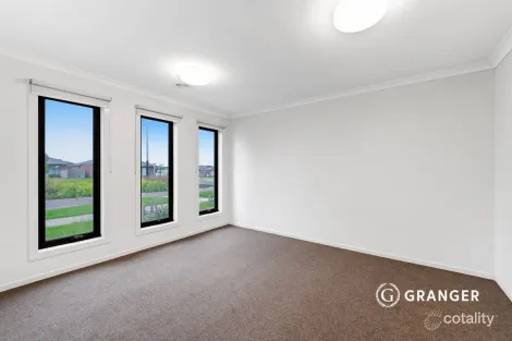 Property photo of 11 Alcantara Boulevard Wallan VIC 3756