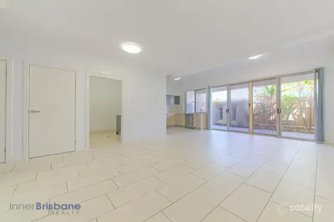 Property photo of 2/3 Wattle Avenue Carina QLD 4152