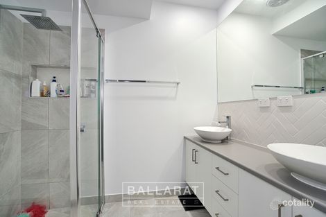 Property photo of 25 Grandview Grove Wendouree VIC 3355