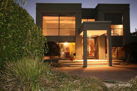 Property photo of 16 Peerless Court Avondale Heights VIC 3034