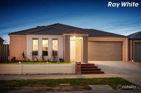 Property photo of 25 Superior Waters Pakenham VIC 3810