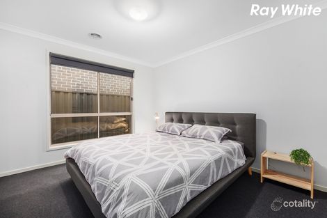 Property photo of 25 Superior Waters Pakenham VIC 3810