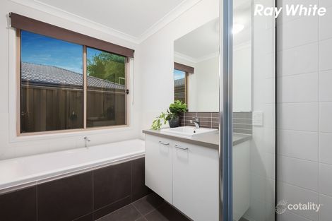 Property photo of 25 Superior Waters Pakenham VIC 3810