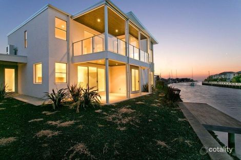 2 Clipper Qy, Safety Beach, VIC 3936