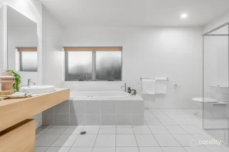 Property photo of 2 Kobada Street Taringa QLD 4068