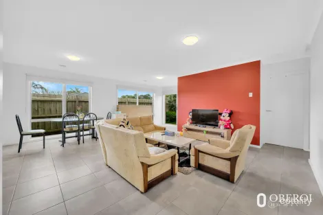 Property photo of 2/11 Bouvardia Crescent Frankston North VIC 3200