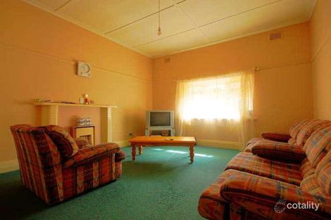 Property photo of 52 Collins Street Turvey Park NSW 2650