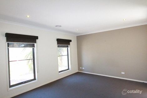 Property photo of 2 Tununga Circuit Kangaroo Flat VIC 3555